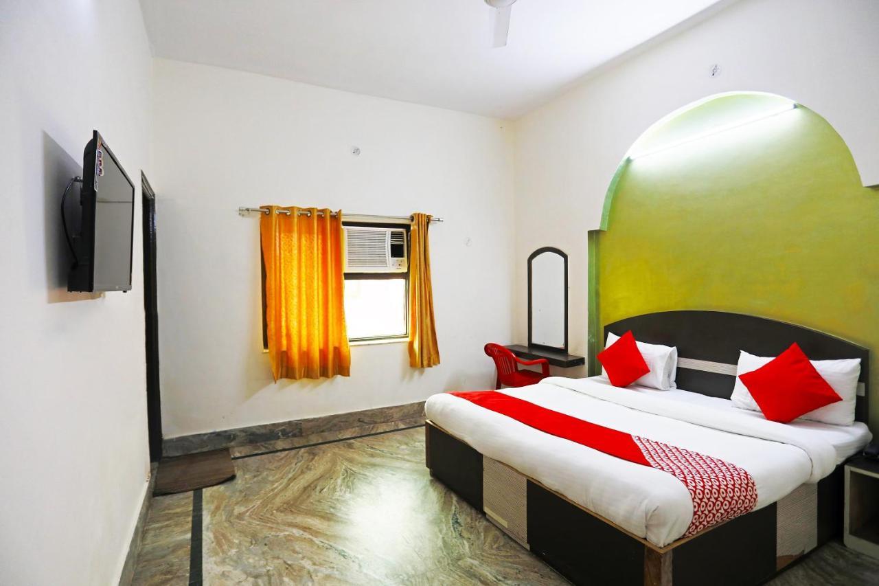 Oyo 30240 Shri Radha Palace Mathura Exterior photo